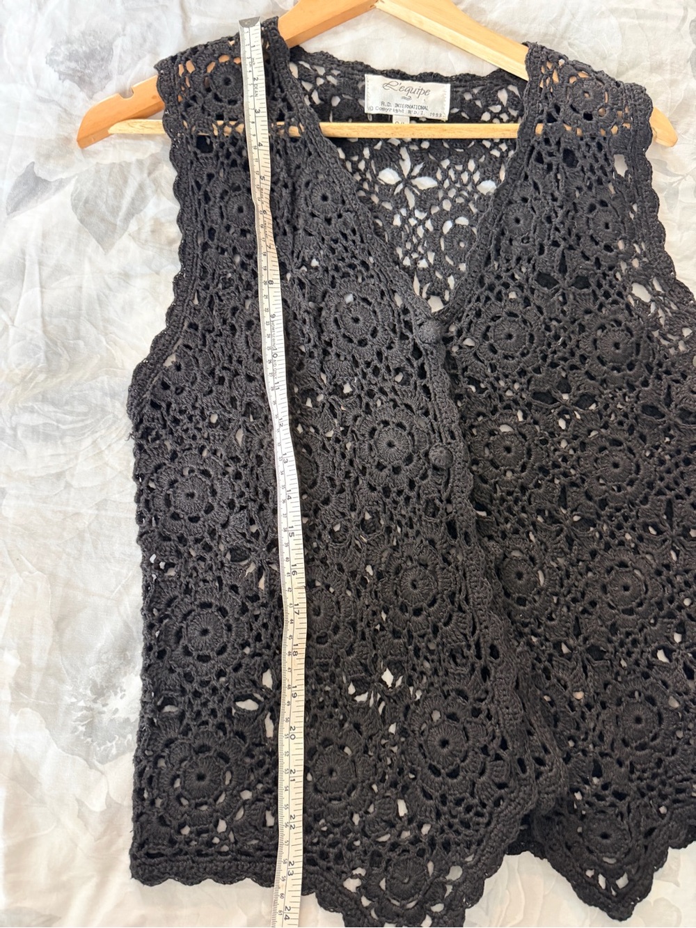 Vintage Black Crochet Lace V-Neck Sleeveless Top - Picture 4 of 9